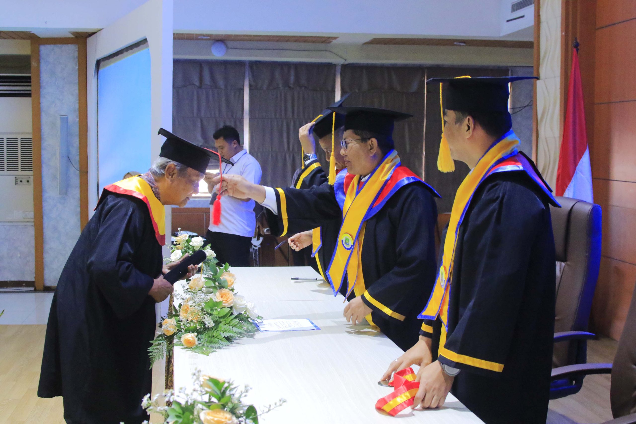 Wisuda 390 Lansia, Sekolah Lansia Kota Tangerang Cetak Sejarah Baru di Banten