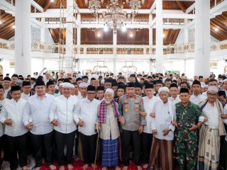 Gubernur Banten Andra Soni Sambangi Ulama, Serukan Persatuan dan Doa Bersama