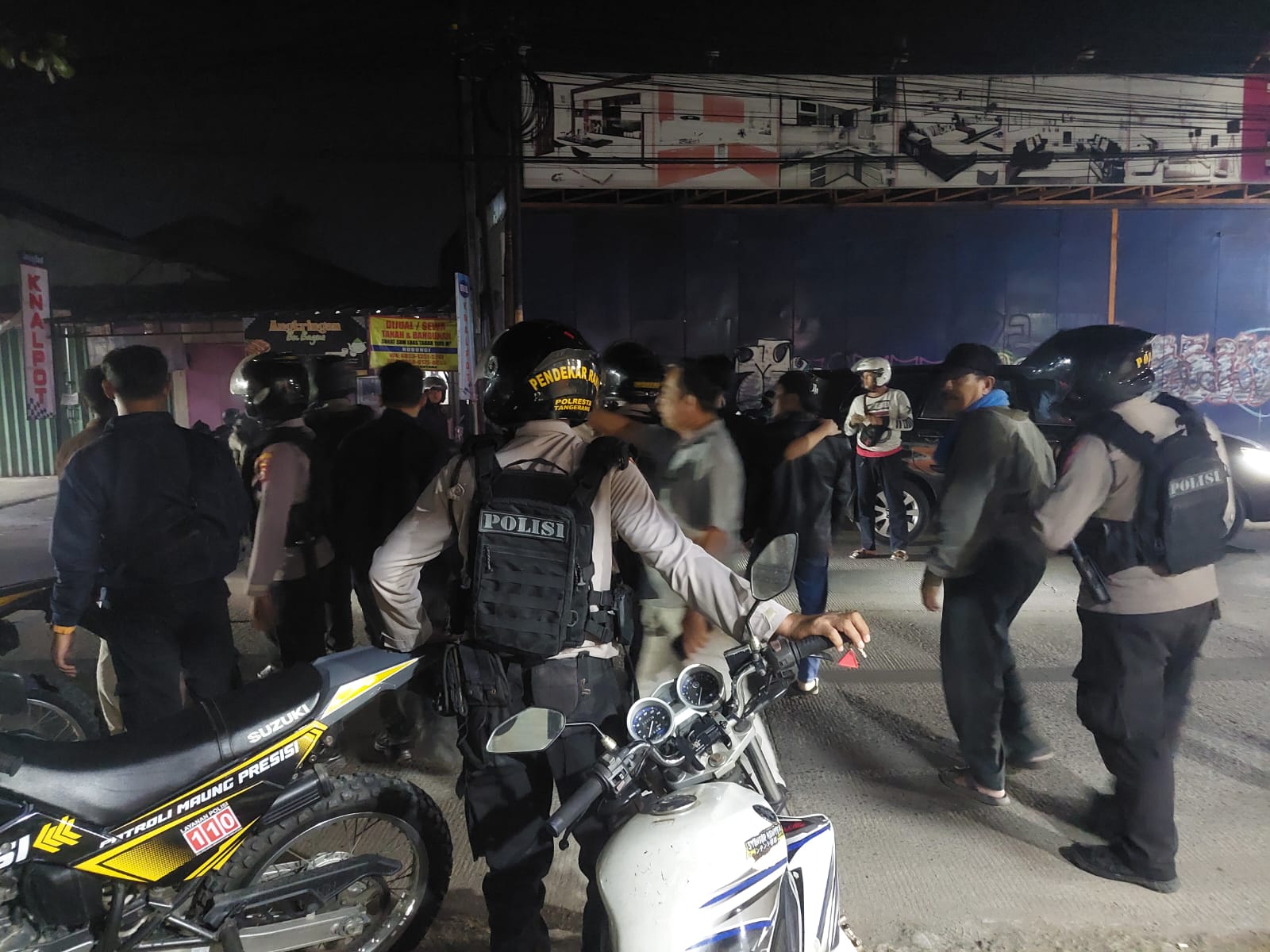 Tim Sigap Polresta Tangerang Amankan 5 Pria Diduga Palak Sopir Truk Tim Sigap Polresta Tangerang Amankan 5 Pria Diduga Palak Sopir Truk