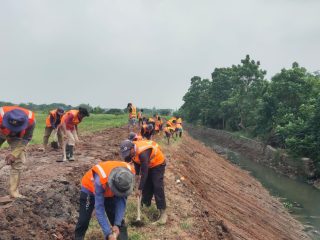 Antisipasi Luapan, DBMSDA Normalisasi Saluran Cikongsi Baru Rajeg
