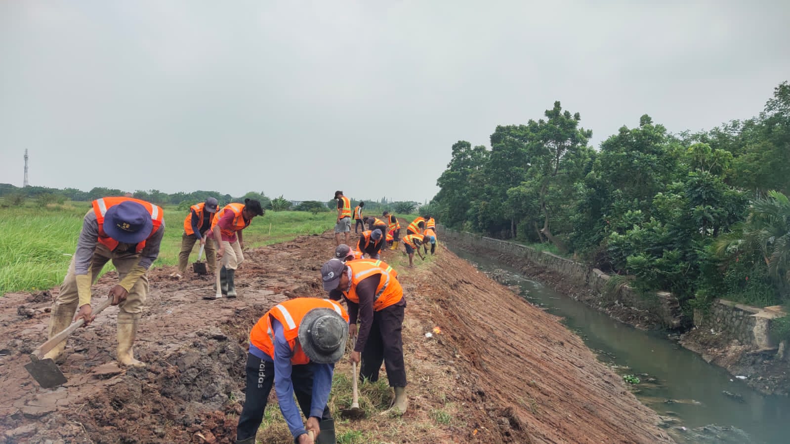 Antisipasi Luapan, DBMSDA Normalisasi Saluran Cikongsi Baru Rajeg