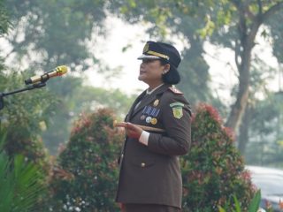 Kajari Afrillianna Purba Bacakan Amanat Jaksa Agung di Upacara HUT Kejaksaan ke-80