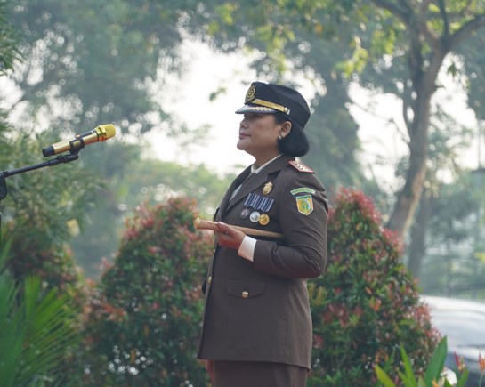 Kajari Afrillianna Purba Bacakan Amanat Jaksa Agung di Upacara HUT Kejaksaan ke-80