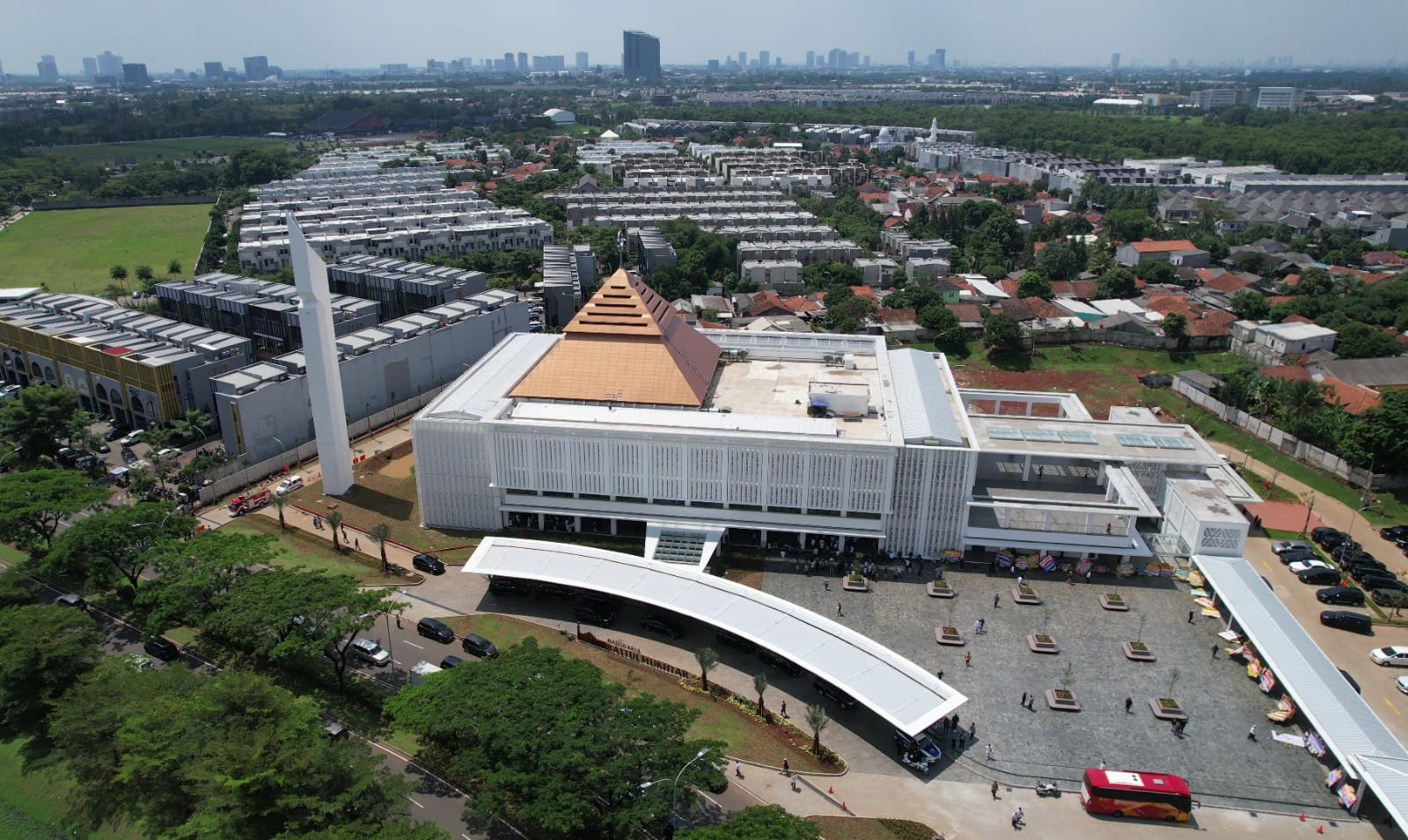 Masjid Raya Baitul Mukhtar BSD City