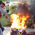 Bakar Ban dan Coret Tembok Warnai Aksi Demo Mahasiswa di DPRD Kab Tangerang