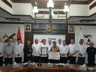 Bupati Tangerang Serahkan Bahtuan Rp1,5 Miliar Hasil Galang Dana untuk Palestina