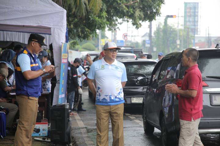 DLH Kota Tangerang Bersama Satgas Langit Biru Lakukan Razia Uji Emisi DLH Kota Tangerang Bersama Satgas Langit Biru Lakukan Razia Uji Emisi