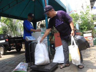Kampung Darling Kota Tangerang Berbagi Inovasi dengan 50 Komunitas Bank Sampah di Serang