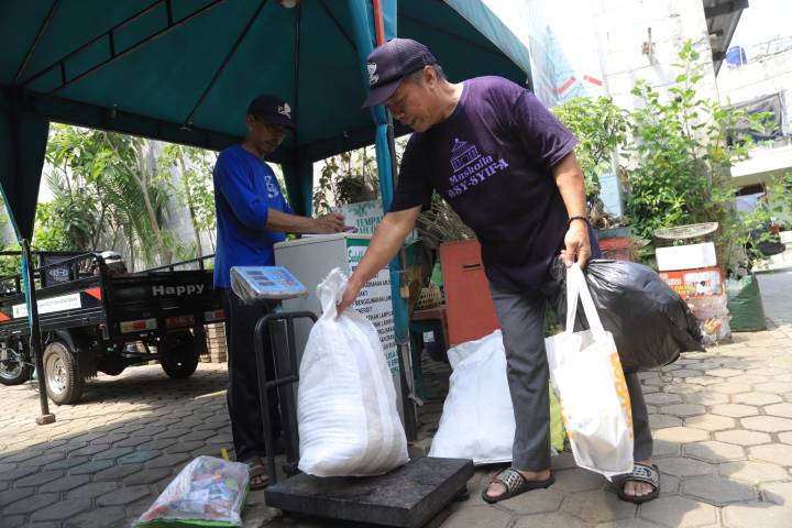 Kampung Darling Kota Tangerang Berbagi Inovasi dengan 50 Komunitas Bank Sampah di Serang