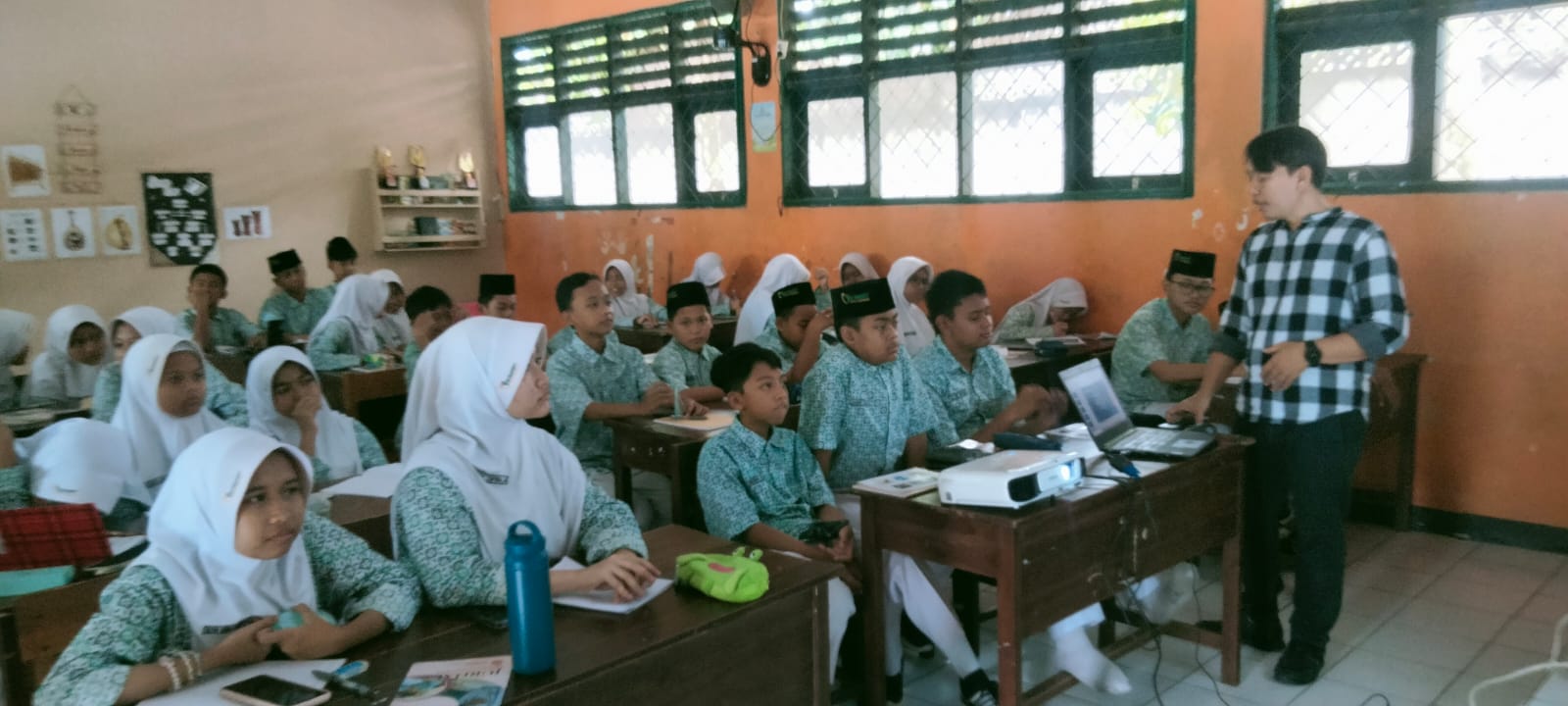 Literasi dan AI Bertemu di Madrasah, JMSI Banten Latih Siswa Menulis Kreatif