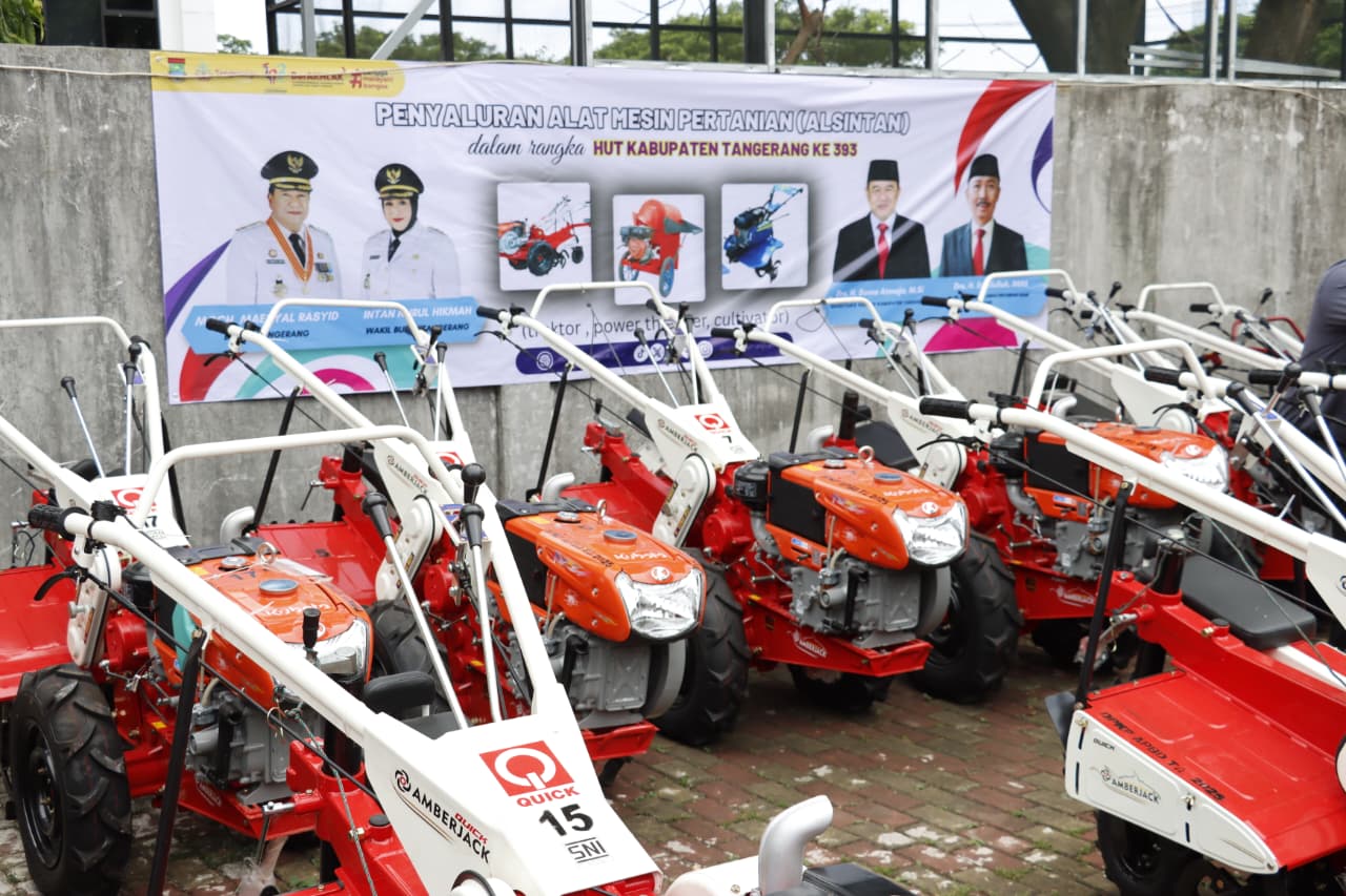 Pemkab Tangerang Salurkan 37 Alsintan untuk Dorong Produktivitas Petani
