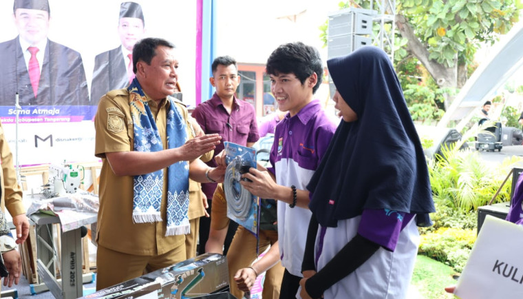 Perayaan HUT ke-80 Kecamatan Rajeg, Pemkab Tangerang Beri Bantuan Peralatan Usaha