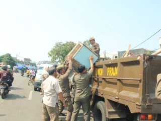 Satpol PP Kota Tangerang Tertibkan PKL di Pasar Anyar, Pastikan Kegiatan Berjalan Kondusif