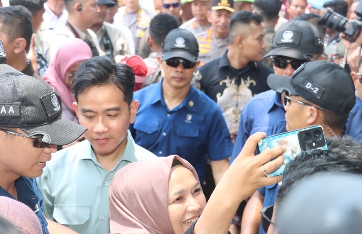 Wapres Gibran Tanam Jagung di Tigaraksa, Warga Membludak