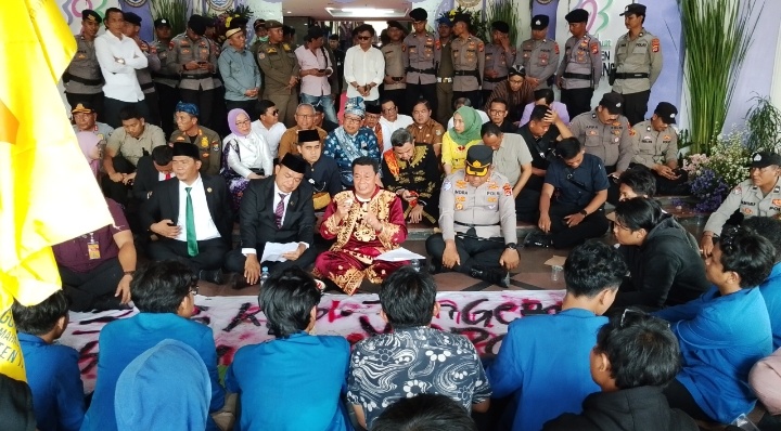 HUT Ke-393 Kabupaten Tangerang Diwarnai Demontrasi dari Berbagai Elemen
