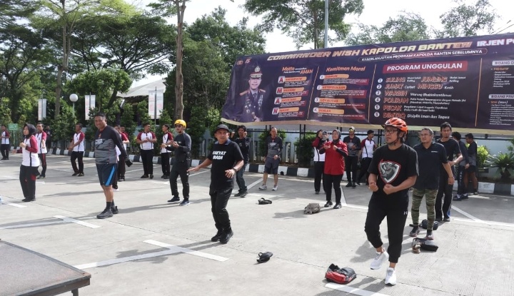 Hari Jadi ke-74 Humas Polri, Polresta Tangerang Gowes, Senam, dan Baksos Yatim Bareng Wartawan