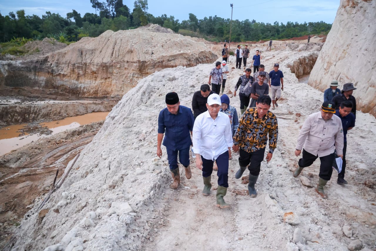 Terima Aduan Warga, Wagub Banten Desak Pengelola Tambang Terapkan Reklamasi dan Good Mining Practice