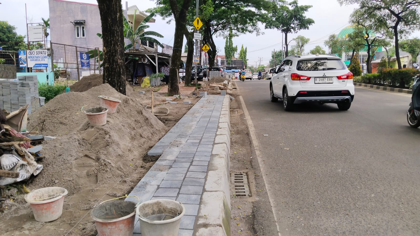 Trotoar Ciater Tangsel Direvitalisasi Jadi Pedestrian Ramah Disabilitas
