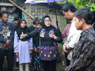 Wabup Intan Nurul Hikmah Tinjau RTLH di Kresek, Segera Dibedah Jadi Hunian Layak