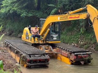 DBMSDA Kabupaten Tangerang Normalisasi Kali Sabi Kendalikan Sedimentasi
