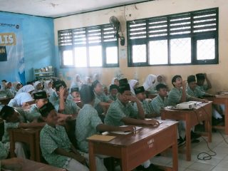 JMSI Banten Latih 253 Siswa MTsN 5 Kabupaten Tangerang dalam Pelatihan Menulis dan Pemanfaatan AI