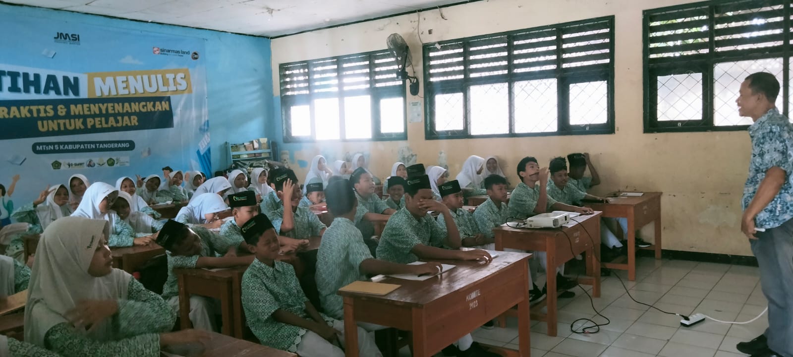 JMSI Banten Latih 253 Siswa MTsN 5 Kabupaten Tangerang dalam Pelatihan Menulis dan Pemanfaatan AI