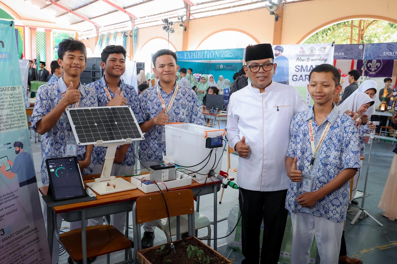 Santri Ponpes Assa’adah Pamerkan Robot Bicara hingga Smart Garden Santri Ponpes Assa’adah Pamerkan Robot Bicara hingga Smart Garden