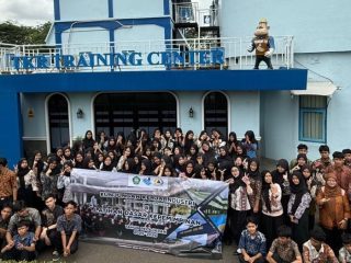 Siswa SMK Lab Business School Tangerang Belajar Pengolahan Air di PERUMDAM