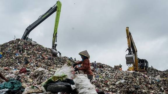 Darurat, Pemkab Tangerang Kelola Sampah dengan Cara Primitif, Padahal Sampah Bukan Meteor yang Jatuh dari Langit Darurat, Pemkab Tangerang Kelola Sampah dengan Cara Primitif, Padahal Sampah Bukan Meteor yang Jatuh dari Langit