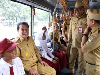 Pemkab Tangerang Siapkan 15 Unit Bus dan 7 Halte untuk Antar-Jemput Pelajar