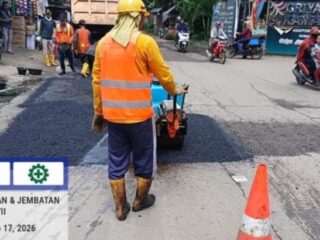 Jaga Kondisi Jalan, Dinas Bina Marga Lakukan Pemelihara Ruas Kukun-Daon-Jambu