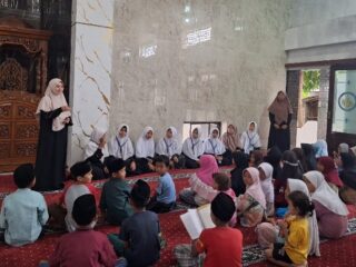 Ngabuburead ala Desa Cangkudu: Anak-anak Isi Ramadan dengan Sanlat di Masjid Jami’ Aturrohmah