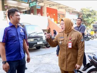 Layanan Pesan-Antar Bikin Pengunjung Pasar Turun 15 Persen, Wabup Intan Dorong Pedagang Go Digital