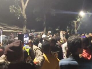 BREAKING NEWS! Ratusan Warga Geruduk Warung/Kafe Diduga Remang-remang di Kawasan Puspemkab Tangerang