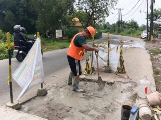 Dinas Bina Marga Kabupaten Tangerang Satset Perbaiki Manhole Rusak, Cegah Pengendara Jadi Korban