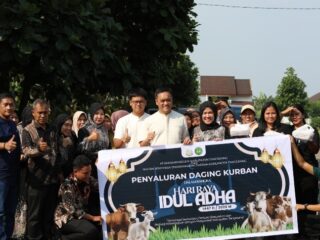 Momen Iduladha, Kejari Kabupaten Tangerang Bagikan Ratusan Paket Daging Kurban-Sambangi Yayasan Disabilitas