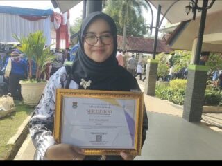 Kepala SMP Bhakti Pertiwi Rajeg Raih Penghargaan Kepala Sekolah Inovatif