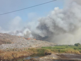 Api Terus Meluas, BNPB Kerahkan Helikopter Water Bombing Padamkan Kebakaran TPA Jatiwaringin
