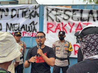 Ratusan Warga Cengkok Kembali Demo, Minta Operasional PT SLI Dihentikan