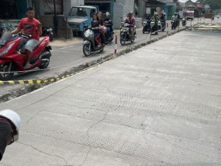 Jaga Kualitas Jalan, DBMSDA Kabupaten Tangerang Bongkar Beton Retak di Ruas Balaraja-Ceplak