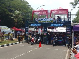 Bergemuruh! Ribuan Penonton Padati KNPI Drag Bike Piala Bupati Tangerang
