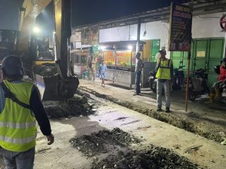 Tak Sesuai Spesifikasi Teknis, Rekonstruksi Beton Jalan Pasarkemis Rajeg Dibongkar Ulang