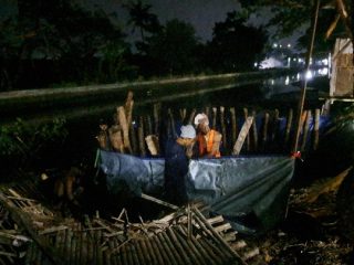Gercep! DBMSDA Kabupaten Tangerang Kendalikan Luapan Kali Musi, Permukiman Tetap Aman