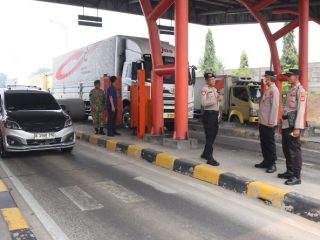 Polresta Tangerang Gelar Patroli Skala Besar di Stasiun KA dan Gerbang Tol